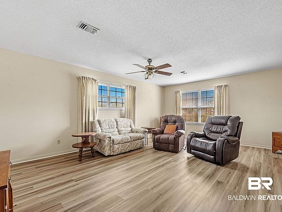 5th image of 610 E Verbena Ave