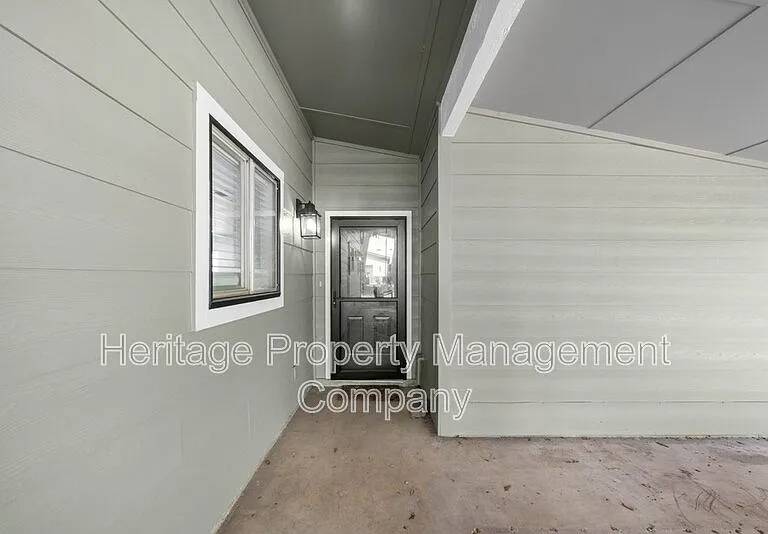 784 Hill Top Dr — Photo 4