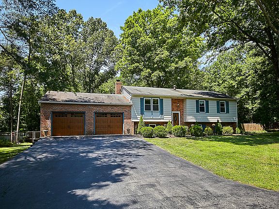 2nd image of 7825 Rollins Ct