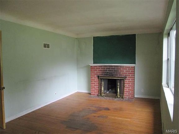 3rd image of 2022 Westbrook Dr