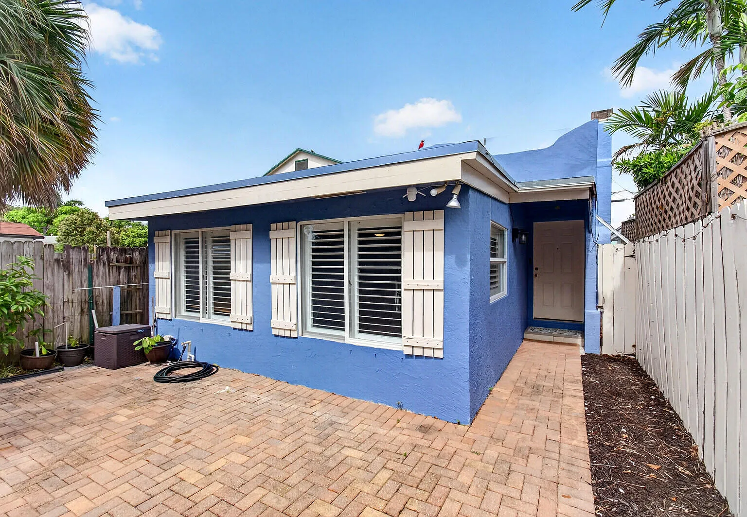 3 bed, 2.0 bath, 1372 sqft, $3,300 — Photo 3