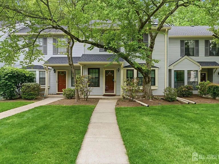 2804 Cricket Cir — Photo 1