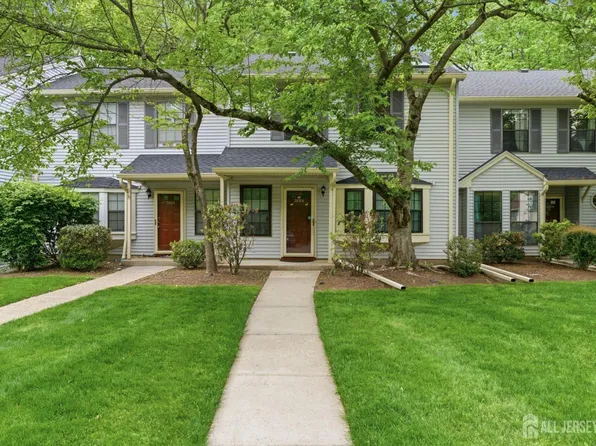 2804 Cricket Cir, Edison, NJ 08820