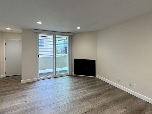 5th image of 942 7th St #6
