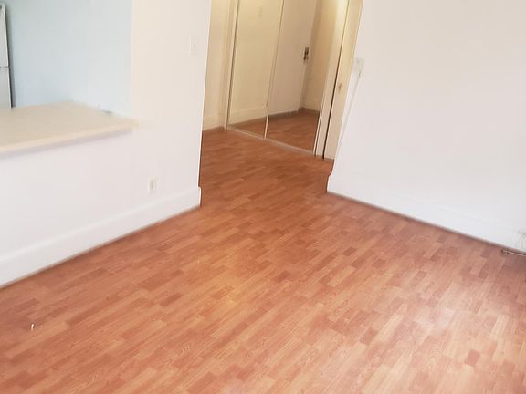 4th image of 1109 E 1st St APT 15