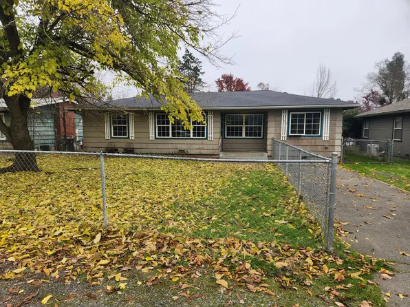 302 Marion Ln, Grants Pass, OR 97527