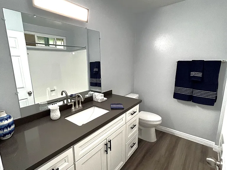 Vista Hills Apartments — Photo 13