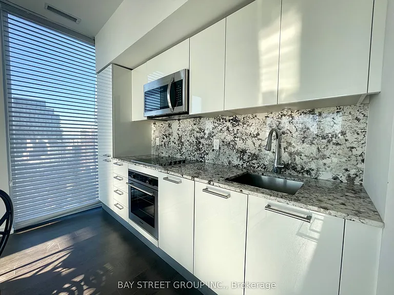 28 Wellesley St E #3202 — Photo 2