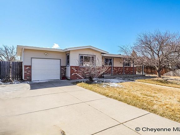 2nd image of 721 Shoshoni St