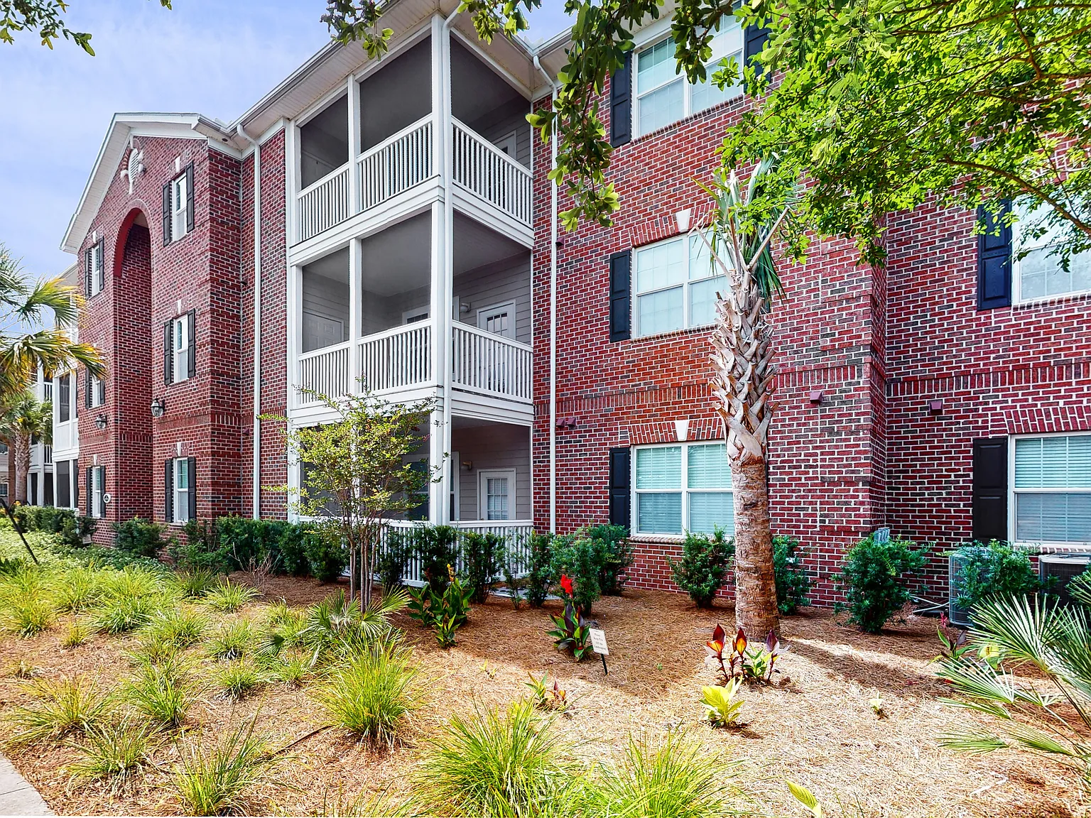 2 bed, 1213 sqft, $2,395 — Photo 2