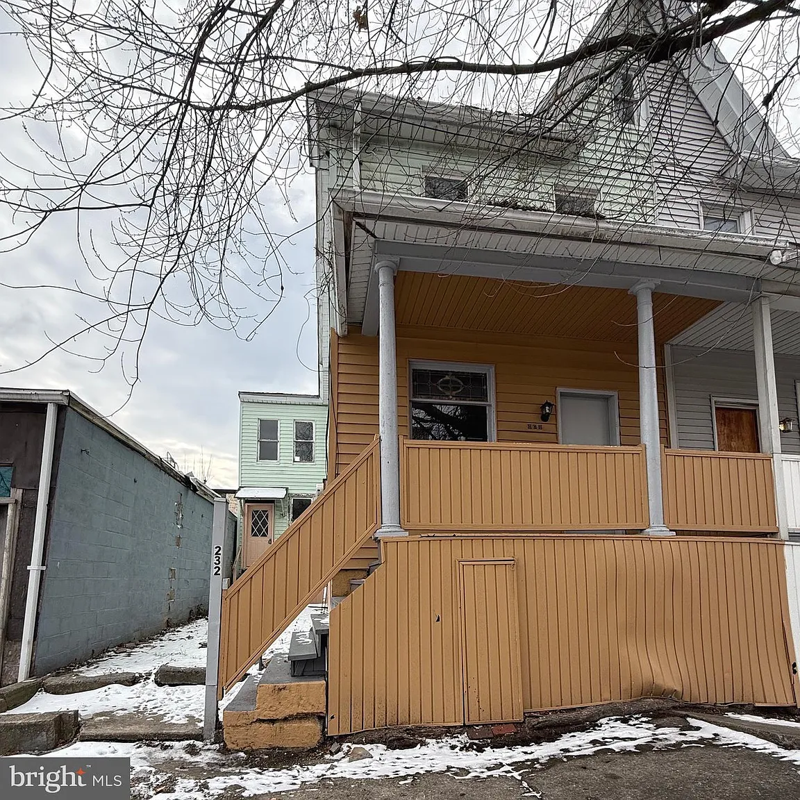 232 E 4th St photo 1