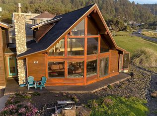 432 Yachats Ocean Rd, Yachats, OR 97498