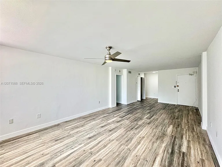 245 18th St #301 — Photo 4