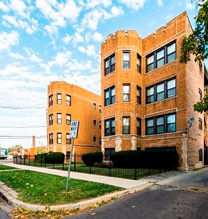 1514 W 77th Apartments Exterior