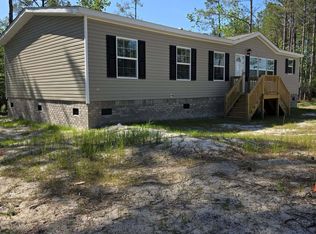 105 Brady Ln, Maple Hill, NC 28454