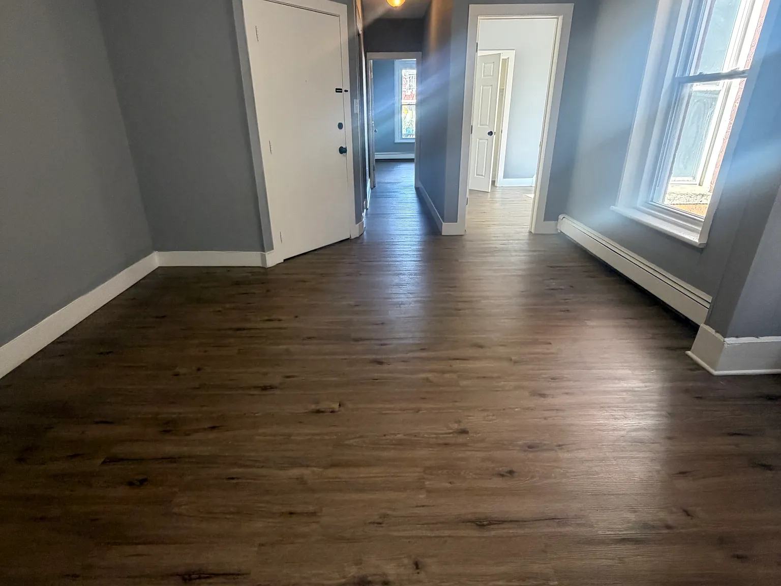 3 bed, 900 sqft, $2,350 — Photo 2
