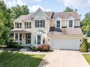 1060 Sugarhouse Ln, Medina, OH 44256