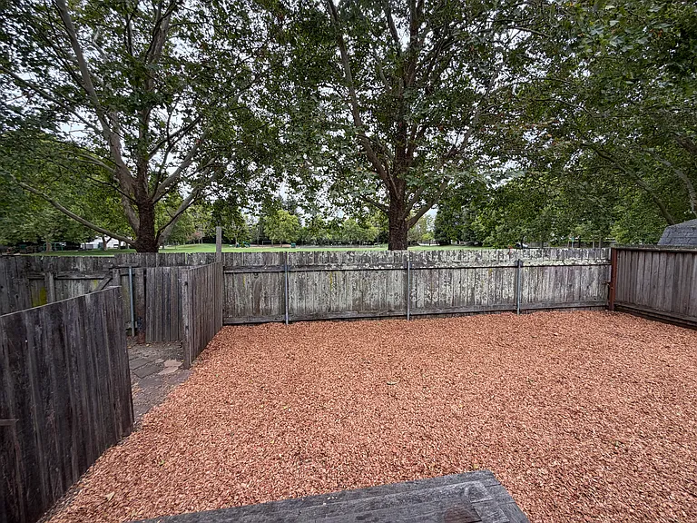 828 Bond Pl — Photo 19