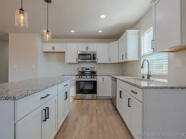 4119 W 57th St #B — Photo 7