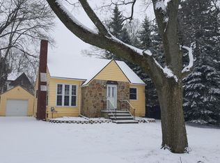 418 Butterfield Dr, East Lansing, MI