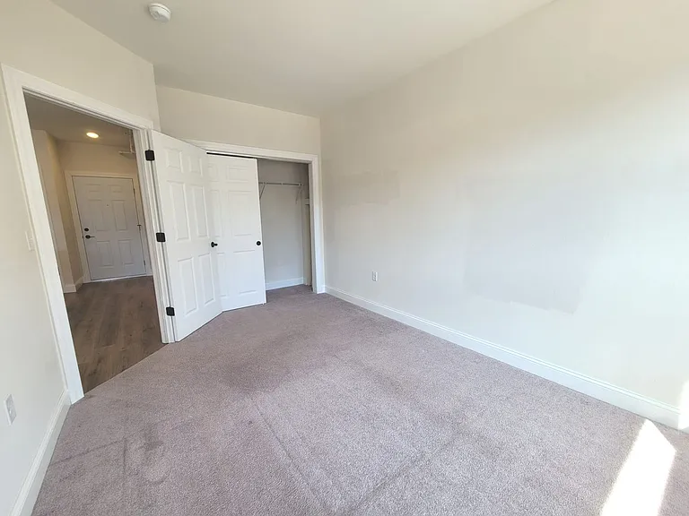 2577 Downer — Photo 34