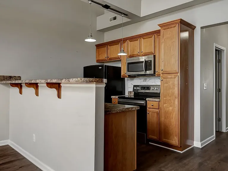 1032 Wildwood Dr — Photo 2