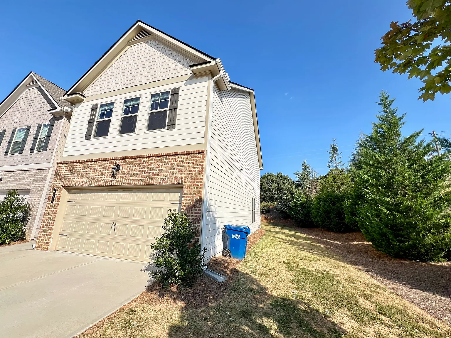 3 bed, 2.5 bath, 1758 sqft, $1,900 — Photo 2