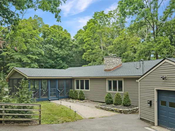438 White Schoolhouse Road, Rhinebeck, NY 12572