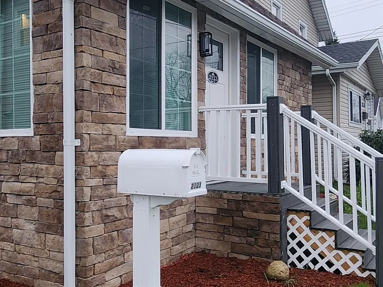 2123 Bird Dr — Photo 2
