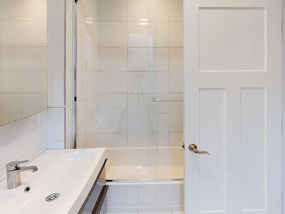 5th image of 1027 E Hyde Park Blvd #1A