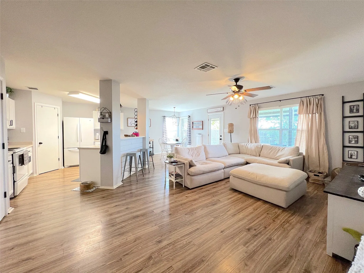3 bed, 2.0 bath, 1398 sqft, $1,875 — Photo 1