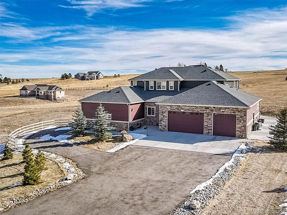 3rd image of 33270 Wyndham Cir