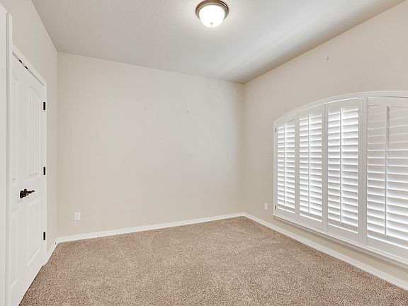 5th image of 460 Cedarwood Ave