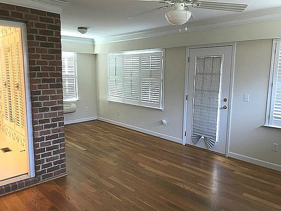 4th image of 908 Carob Ct