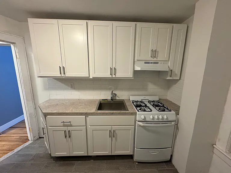 113 Cortlandt St #2 — Photo 5