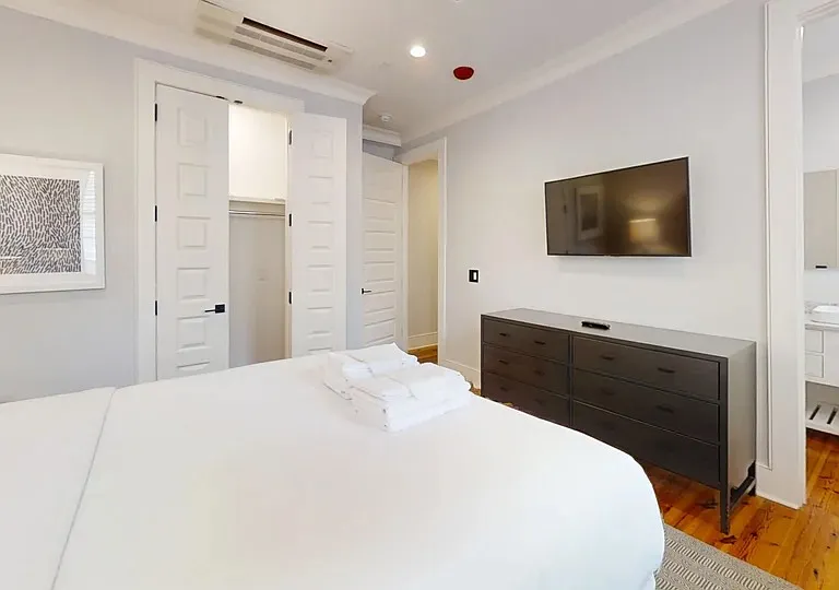 288 King St #201 — Photo 8