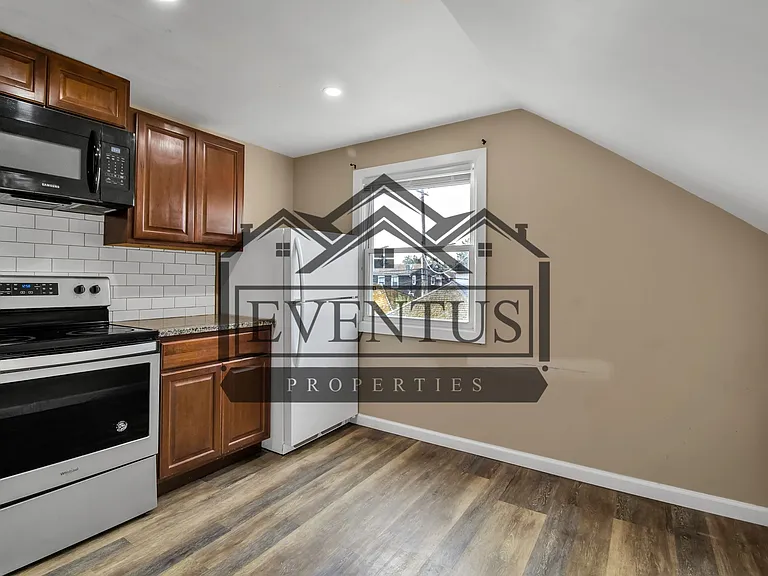 257 Winspear Ave #2 — Photo 2