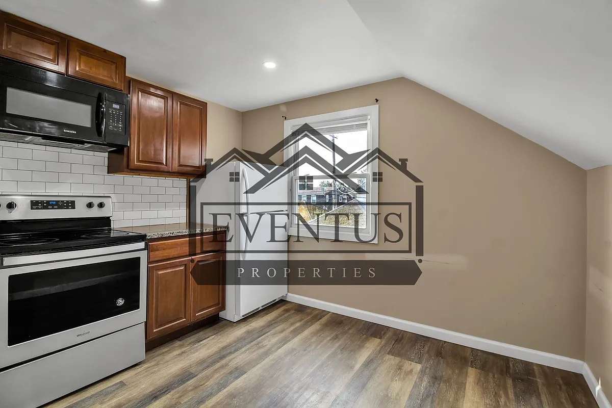 Building Photo - 257 Winspear Ave #2