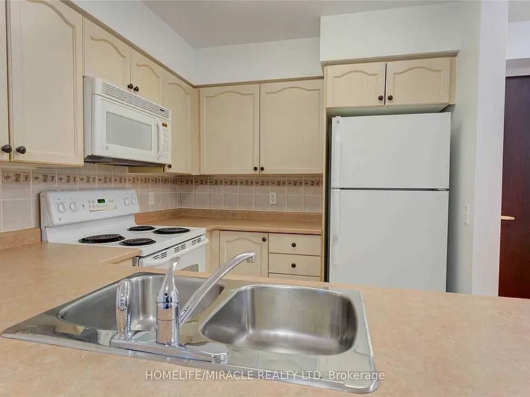 30 Grand Trunk Cres #1509 — Photo 9
