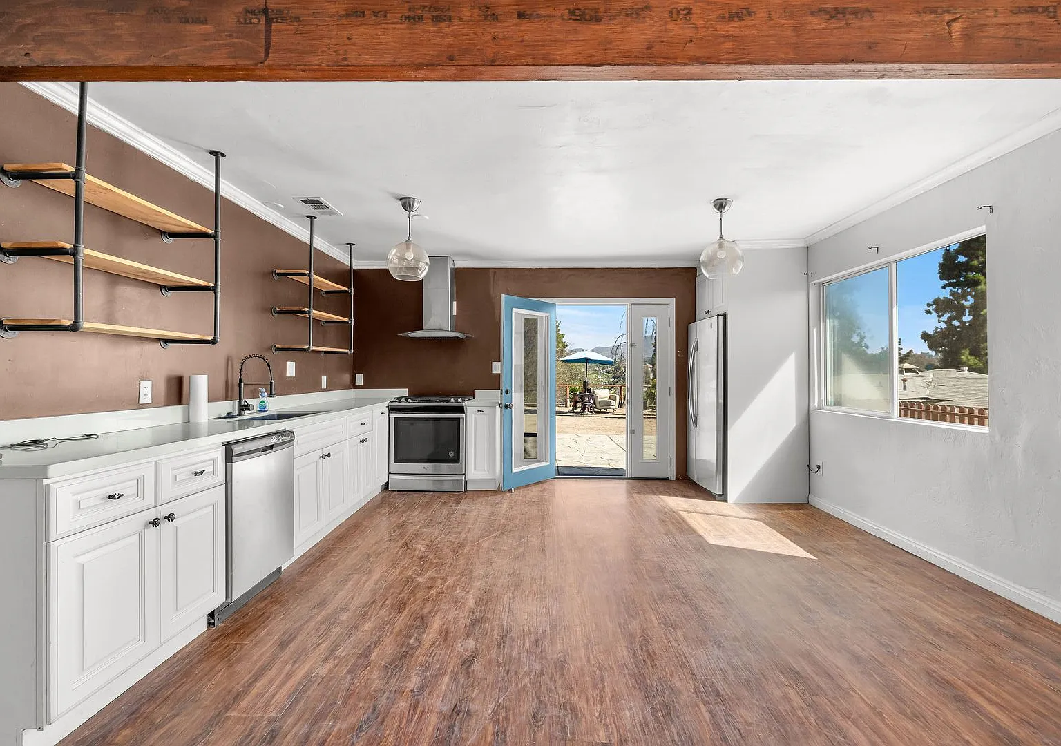Fully Upgraded Duplex with Huge Front Yard! — Photo 3