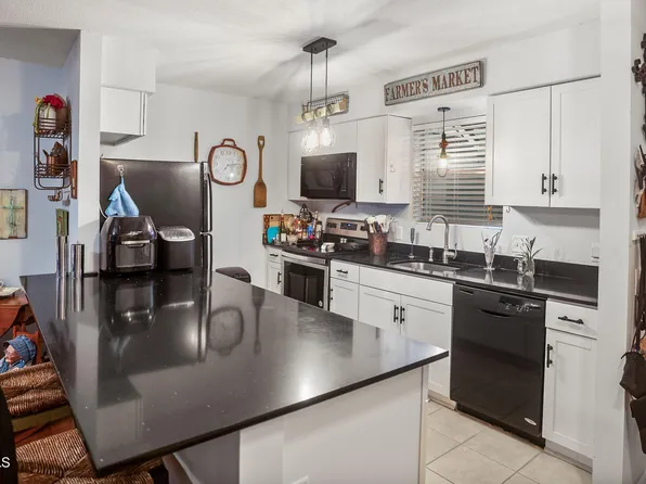 900 Brotherhood Rd APT B2, Beaufort, SC 29902