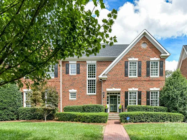4813 Cambridge Crescent Dr, Charlotte, NC 28226