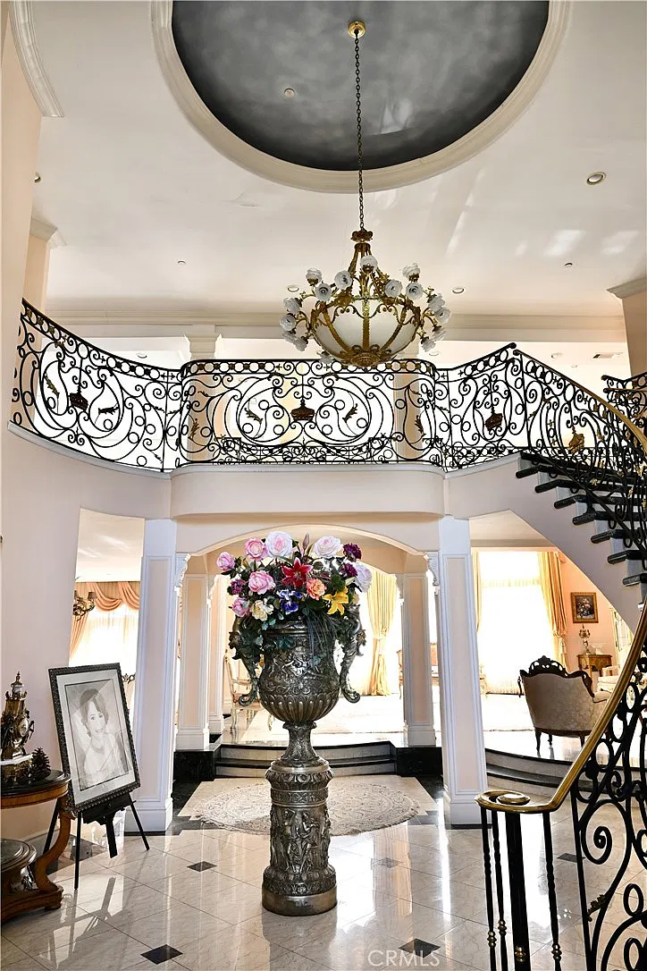 6 bed, 6119 sqft, $25,000 — Photo 4