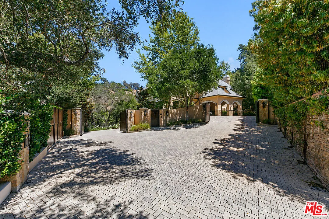9 bed, 14.0 bath, 11923 sqft, $68,000 — Photo 3