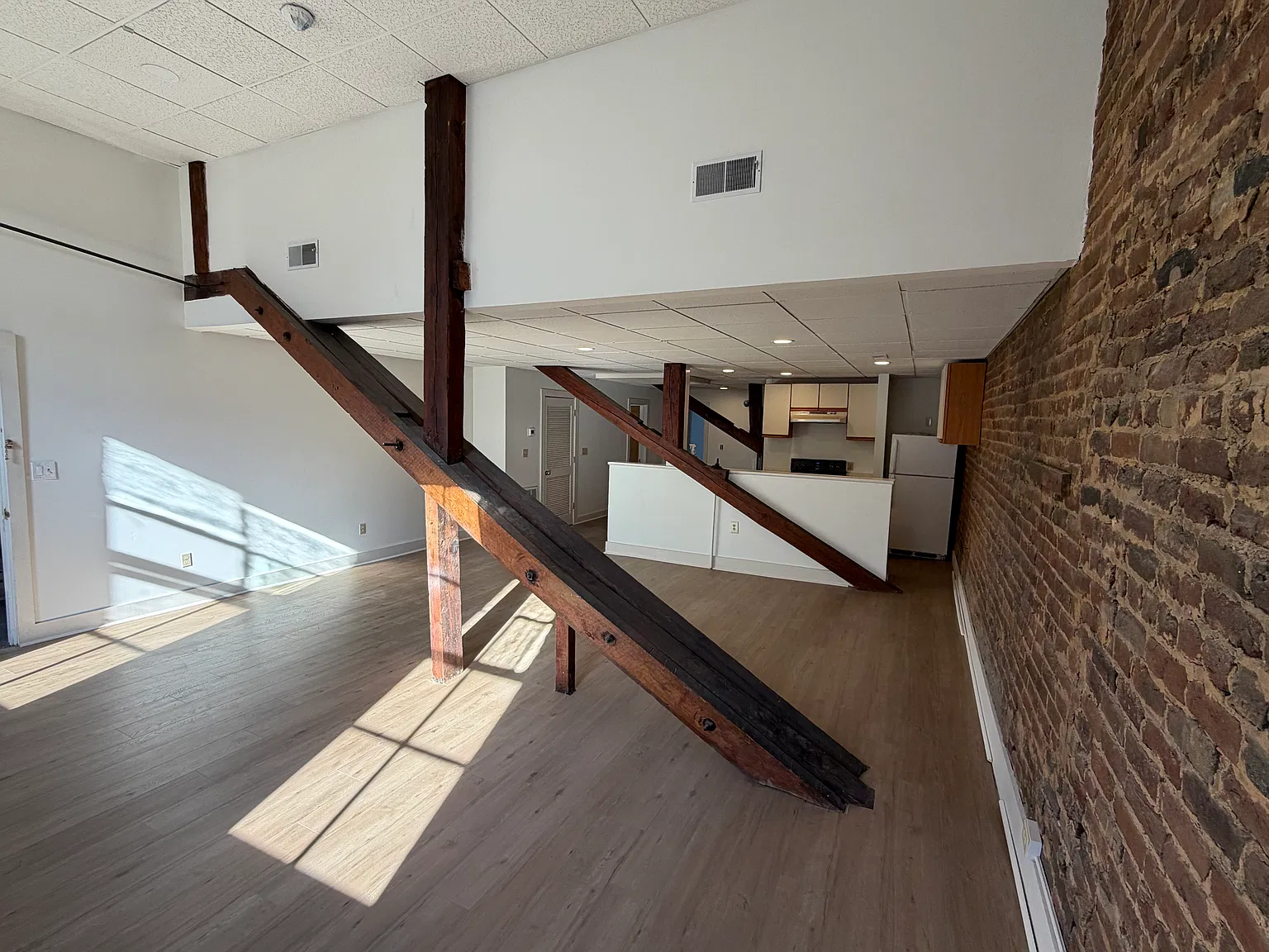 2 bed, 1150 sqft, $1,600 — Photo 2