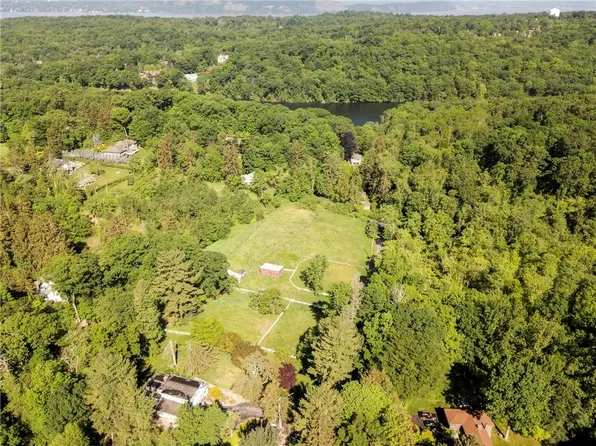 399 Old Sleepy Hollow Road, Pleasantville, NY 10570