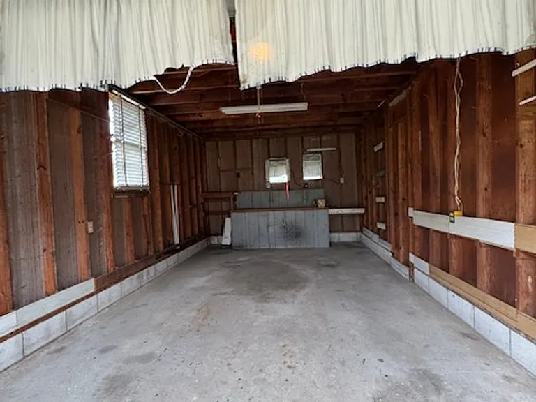 709 Luther Dr — Photo 23