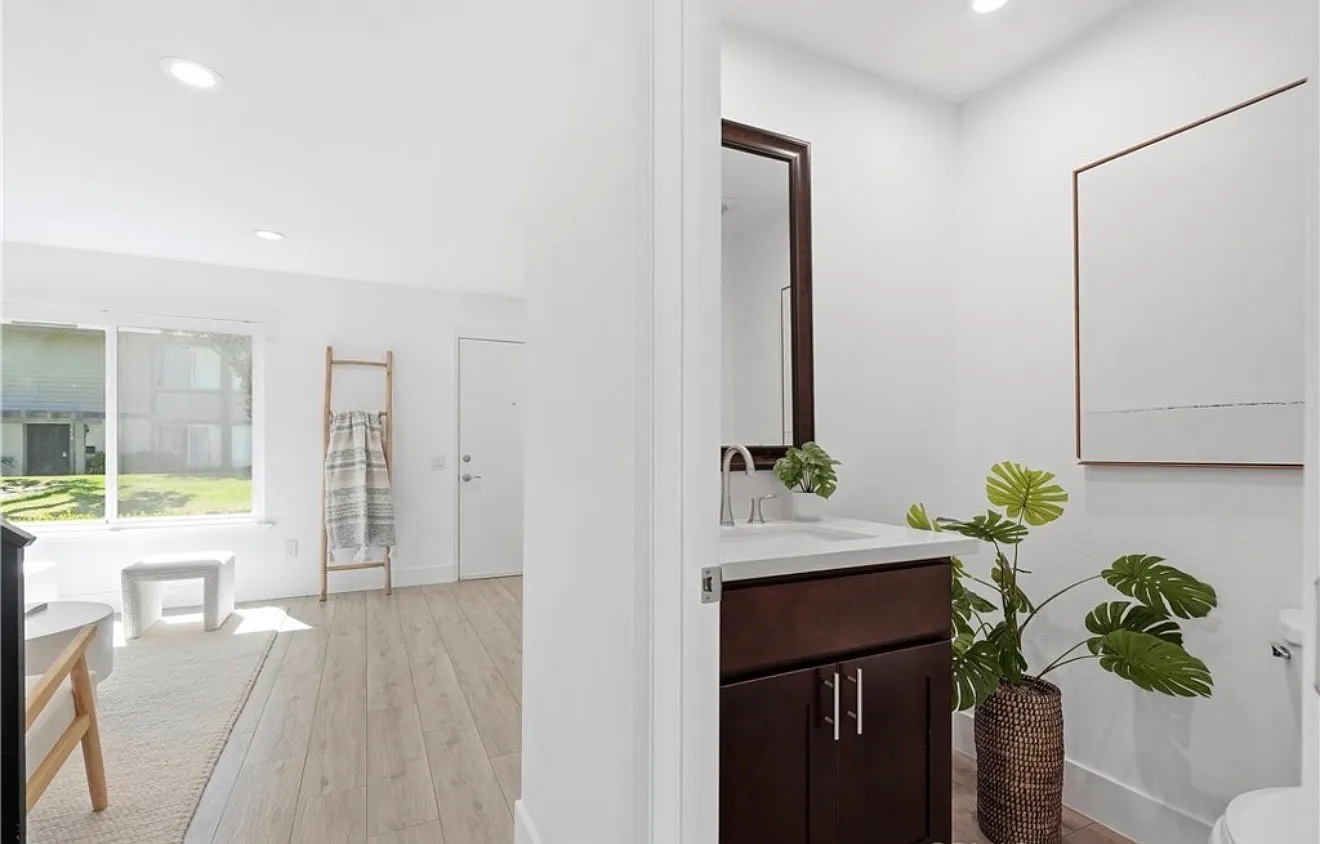 3 bed, 1.5 bath, 1062 sqft, $1,800 — Photo 3