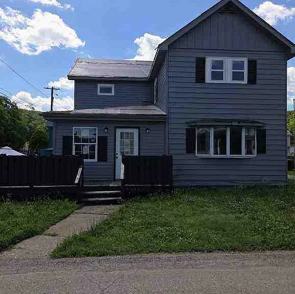 548 Heath St — Photo 1