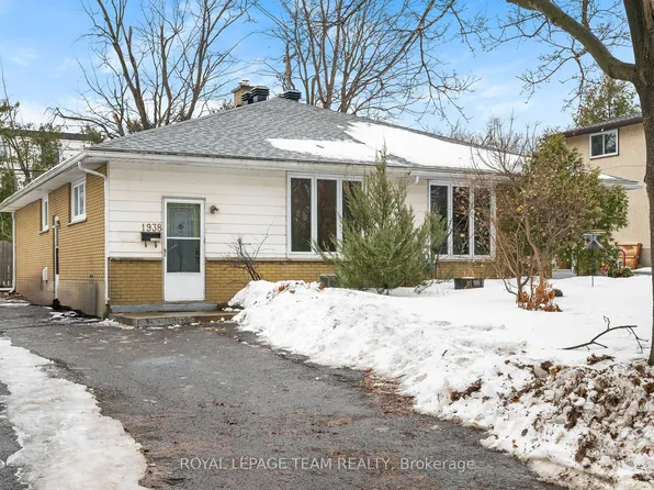 1938 Bromley Rd, Ottawa, ON K2A 1C2
